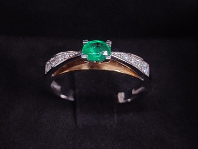 Bague bicolore émeraude et diamants